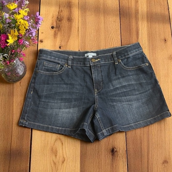 New York & Company Women's Size 12 Dark Wash Denim Shorts 4" Inseam. Jean Shorts - Picture 1 of 4